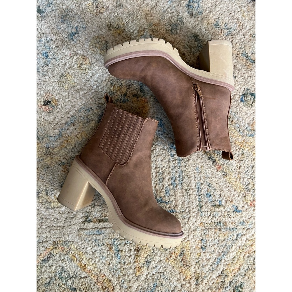 Dolce Vita Jetta Chelsea Bootie in color Luggage.